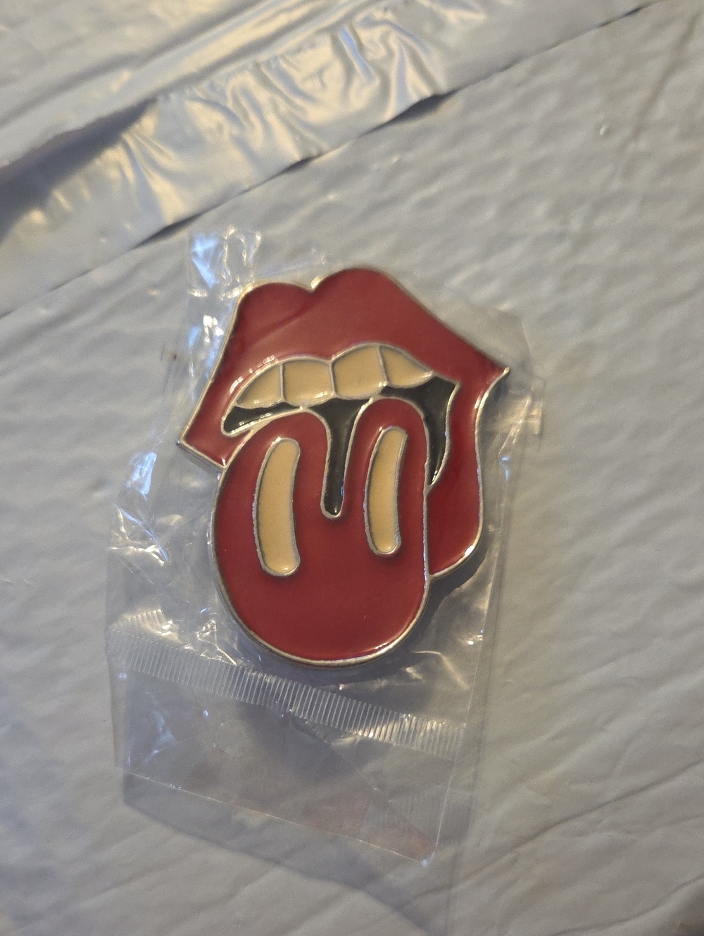 Tongue Rolling Stones logo, enamel pin vintage 80S, used pin, amazing gift